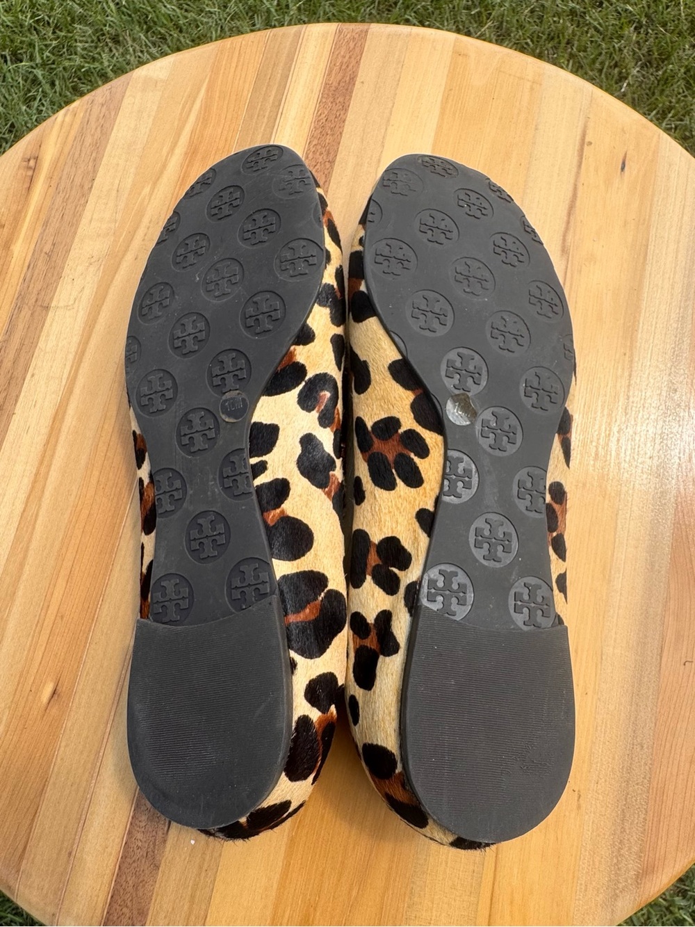 Tory Burch Leopard Print Women’s Calf Hair Ballet Flats with Gold Logo Accent - Picture 7 of 8